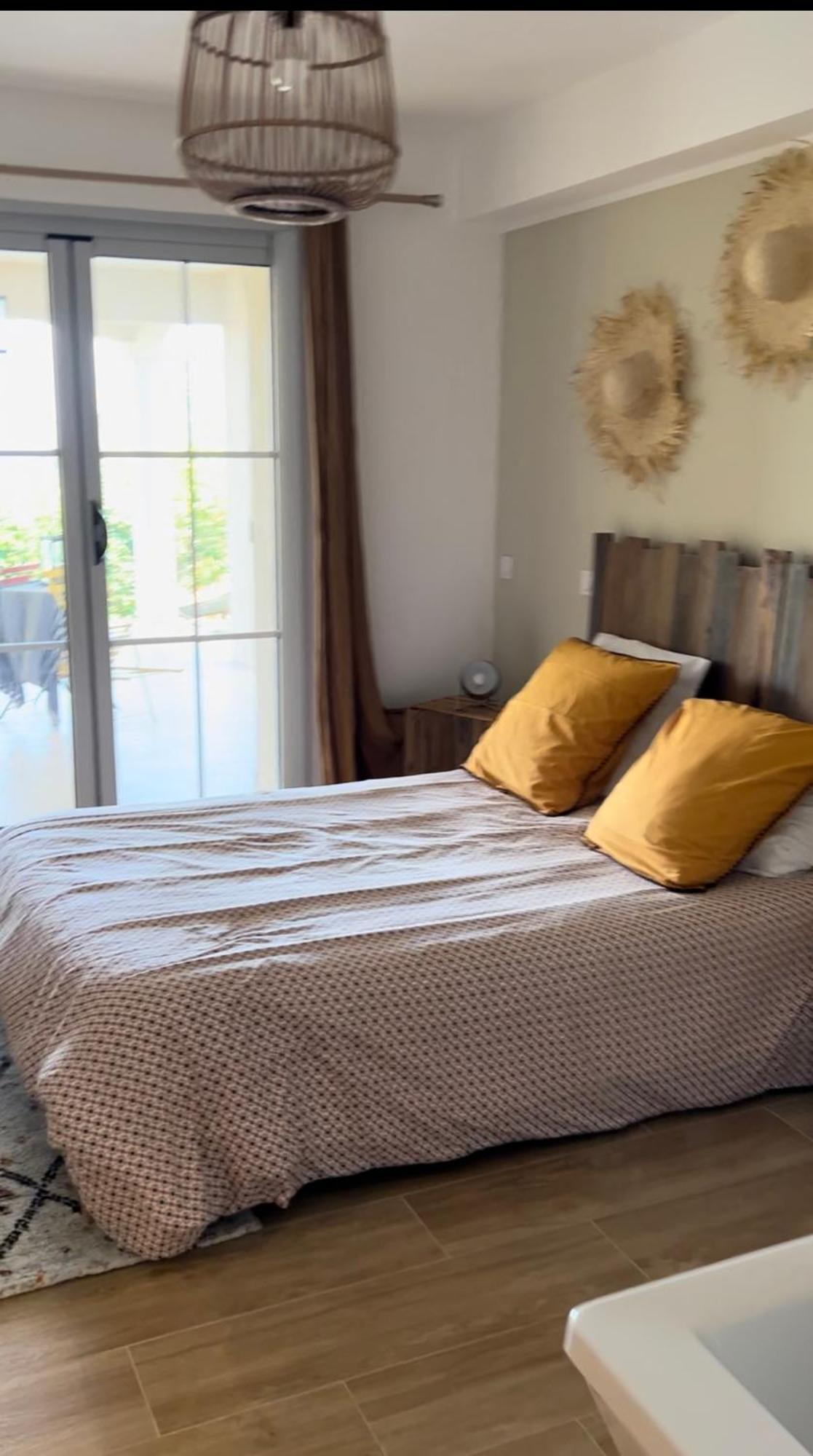 Chambre De Charme Andria Jacuzzi Patrimonio Luaran gambar