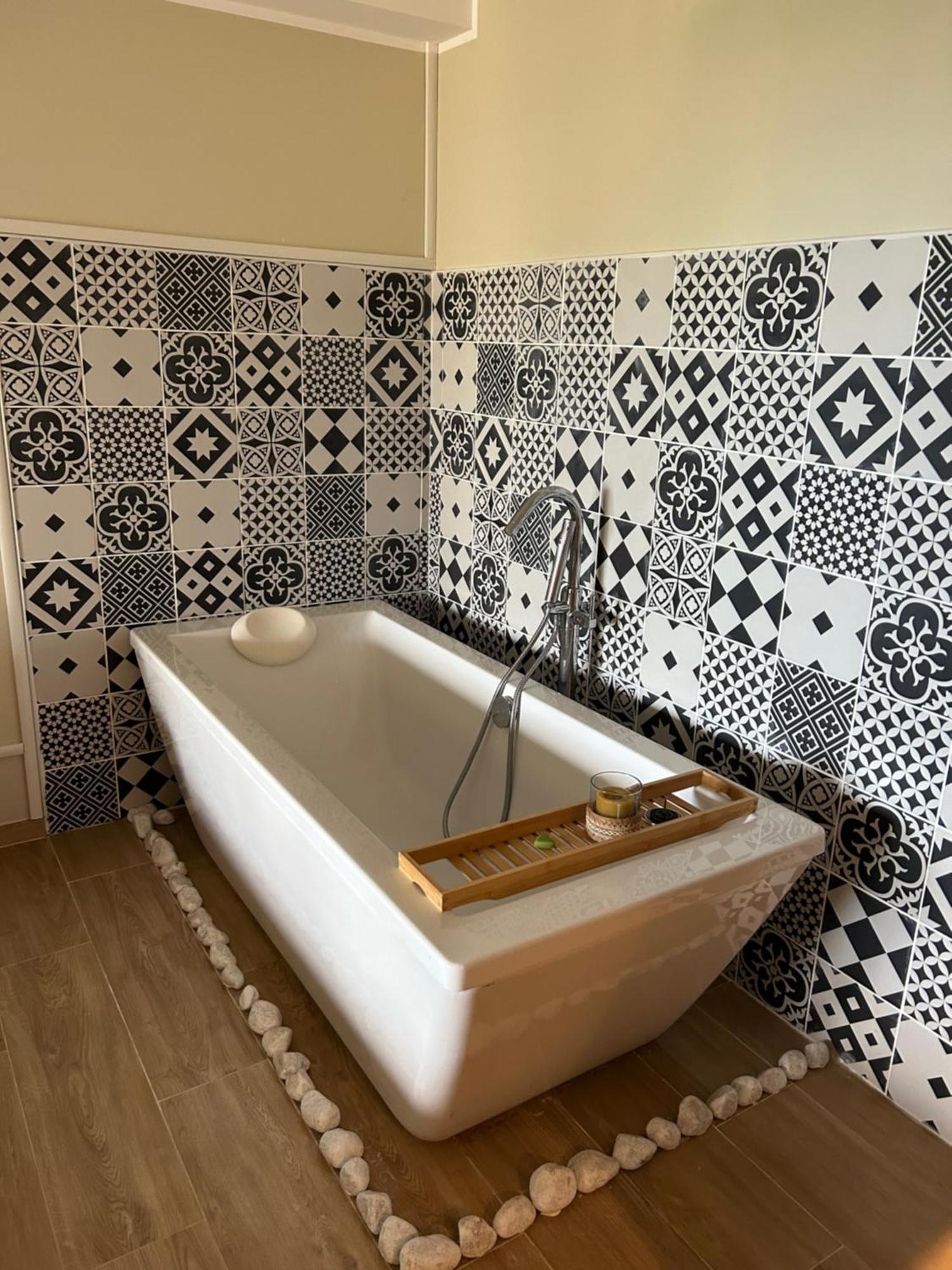 Chambre De Charme Andria Jacuzzi Patrimonio Luaran gambar